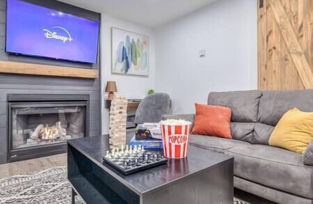 Private | King Bed | Fireplace | Pets | Therma SPA | WiFi | No Steps inside