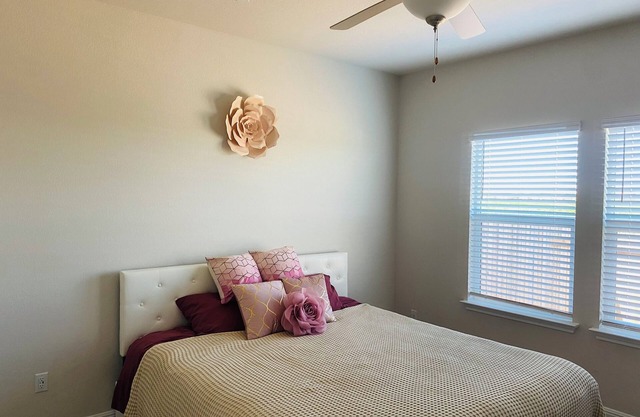 Private King Master Suite for Rent near I-35 in Kyle