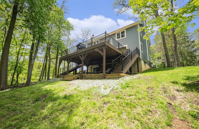 Private King Room on Gull Lake