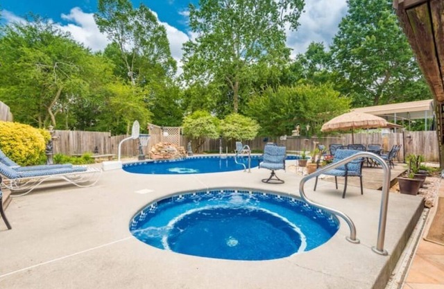 Private Knoxville Oasis