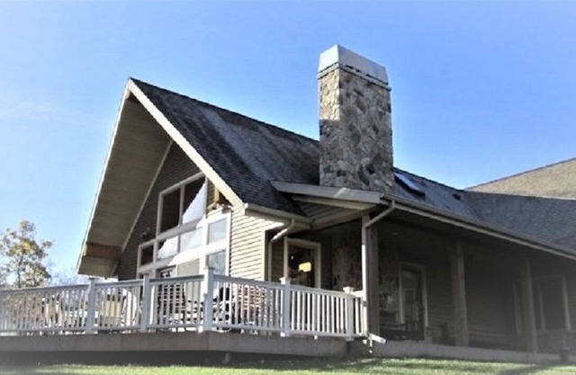 PRIVATE LAKE ESTATE - 25 ACRES OF WILDLIFE
