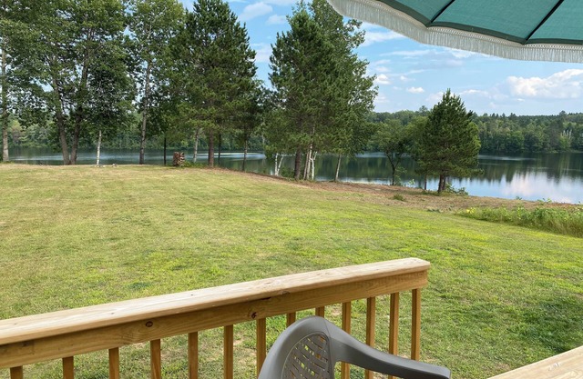 Privates Haus am See auf 16 Hektar Wald, 80 + Hektar großen See, 55 Fuß tief!