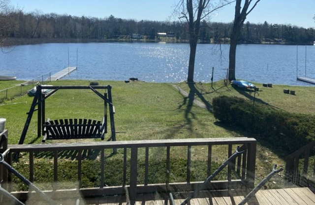 Private Lakefront Cottage