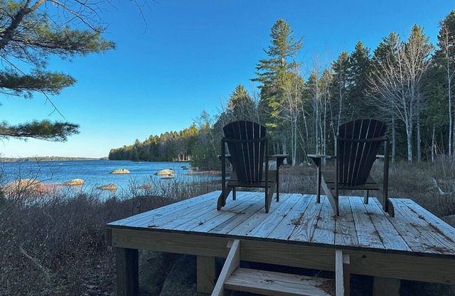 Private Lakefront Retreat with all the comforts