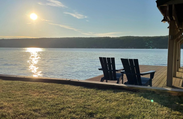 Private lakefront oasis close to wineries and Hammondsport