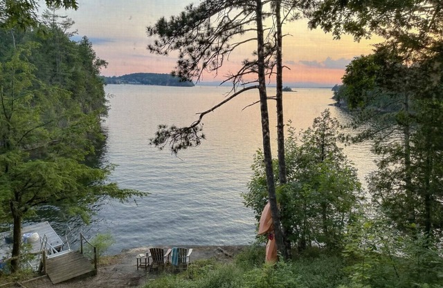 Private Lakehouse with Great Swimming and Epic Sunset Views