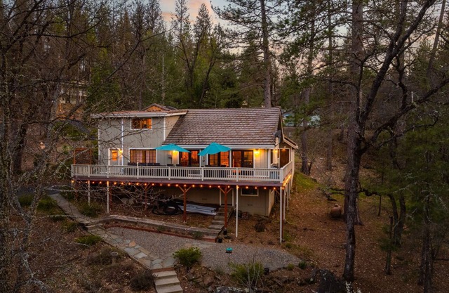 Private lakeside resort, 40mins to Yosemite