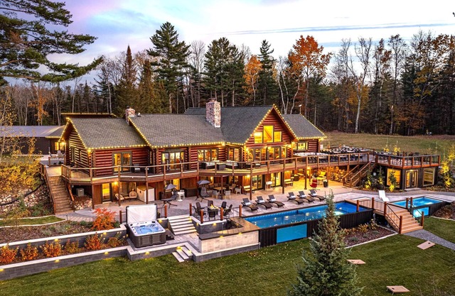 Sleeps 110+ NEW Private Lodge on Long Lake! 16,000