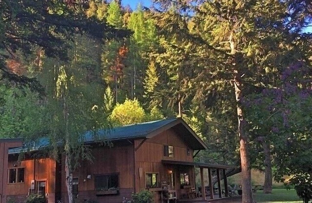 Private Lodge. Parkähnliches Gelände. 15 Minuten in die Innenstadt.