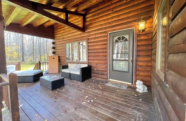 Private Log Cabin Near Lake Ontario