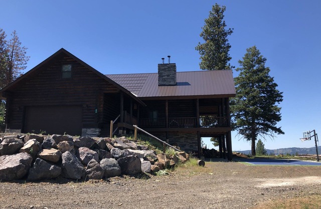 Private Log Cabin with breathtaking views on 15 acres adjacent to forest service