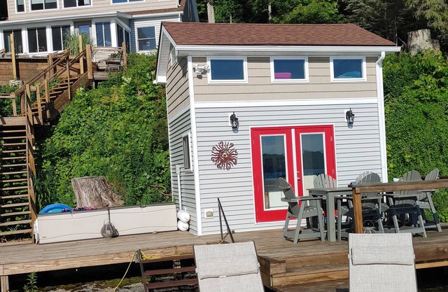 PRIVATE. Lots of room to spread out! 2 Hugh docks. Water toys. Parking!