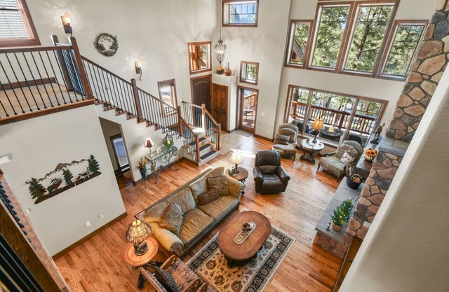 Private Lux Mtn Estate*Hot tub*