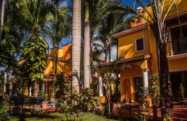 Private Luxusvilla 15.000 m², kinderfreundlich, Zimmermädchen, pvt. Küchenchef, 24 h pvt. Sicherheit
