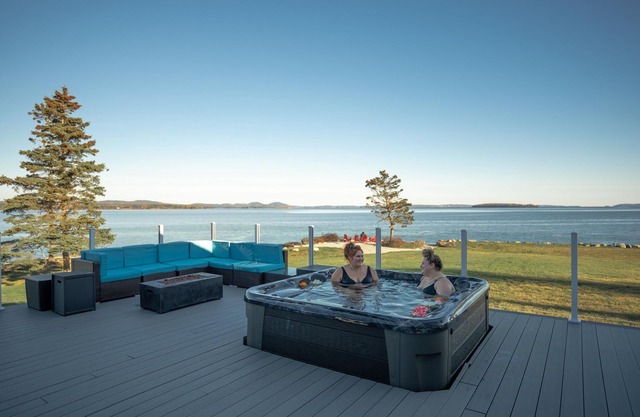 Private Luxury Oceanfront Cottage near St. Andrews w/hot tub & pool