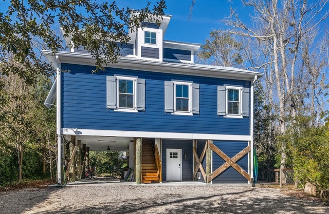 Private Luxury Pawleys Island Home in Prime Location with Gourmet Kitchen!