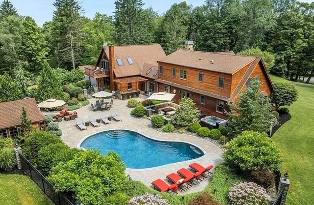 Private Luxury Retreat: Pool, Hot tub, & more!