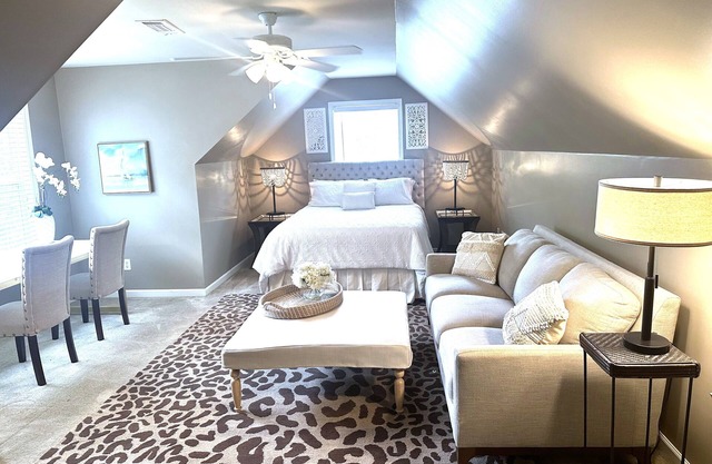 Private Luxury Suite 2 Bed 1 Bath w/ LR and Kitchenette! Remote Workspace