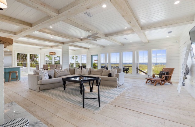 PRIVATE LUXURY BEACHFRONT HOME!