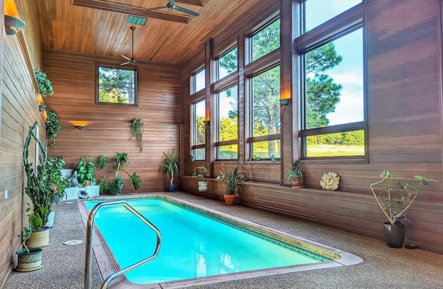 Private Mansion: Indoor Pool, Hot Tub, Mountain Views