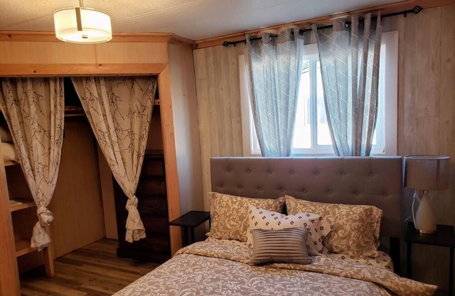 Private mobile home in Hinton only 45 minute drive to Jasper