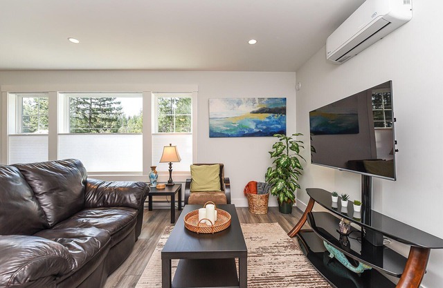 Private Modern Carriage by Seal Bay Trails