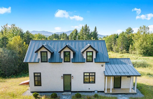 Private Morrisville Home, close to Stowe/Waterbury. Pond & 30+ private acres!