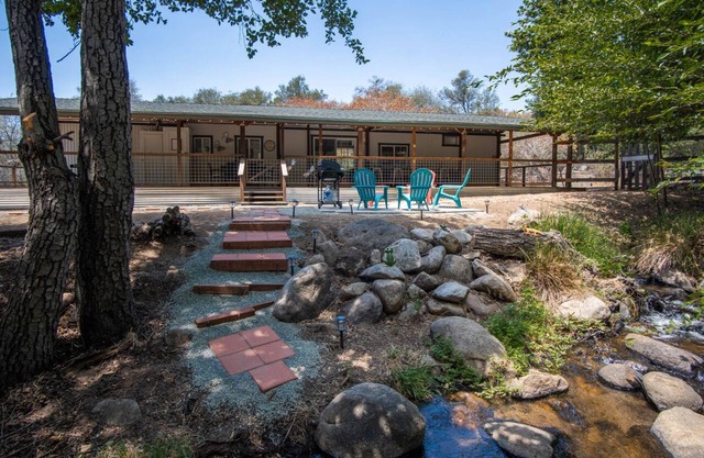 Private Mountain Getaway - Year-Round Creek - Cozy & Peaceful Retreat
