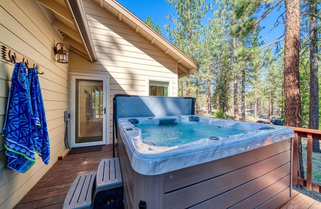 Private Mountain House with Views and a Hot Tub/Golf/MTB Trails