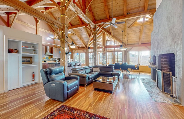 Private mountain retreat with a game room, home theater, & jetted tub
