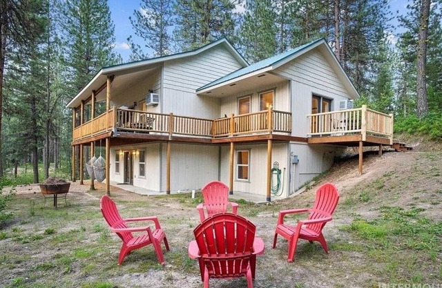 Private Mountain Cabin, Sleeps 7, Pet Friendly!