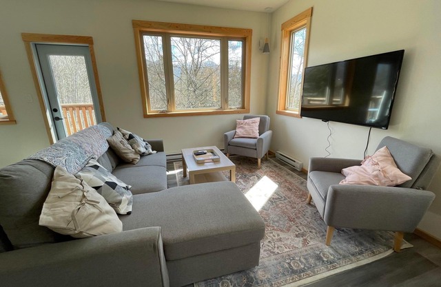 Private mountain view haven in the beautiful West Kootenays