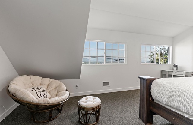 Private Mountainside Home - close to hiking trails and rivers.
