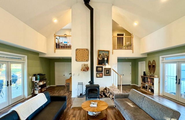 Private new modern farmhouse with amazing views: Farm animals onsite
