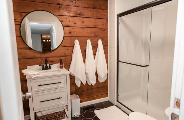 Private newly remodeled cabin on 10 acres next to the tiffin river