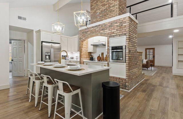 Private Northport 4BR Cottage | Hot Tub, Game room, Workspace, Mins to DT UA