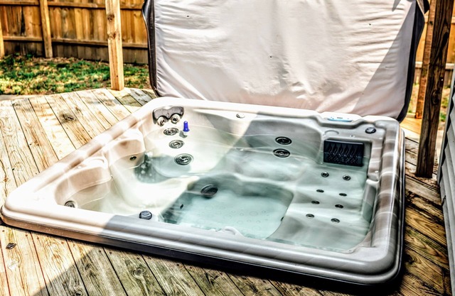Private oasis w huge inground pool and hot tub 10 min from downtown GR