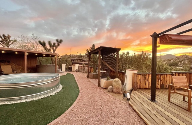 Private Oasis W/ Mountain Views
