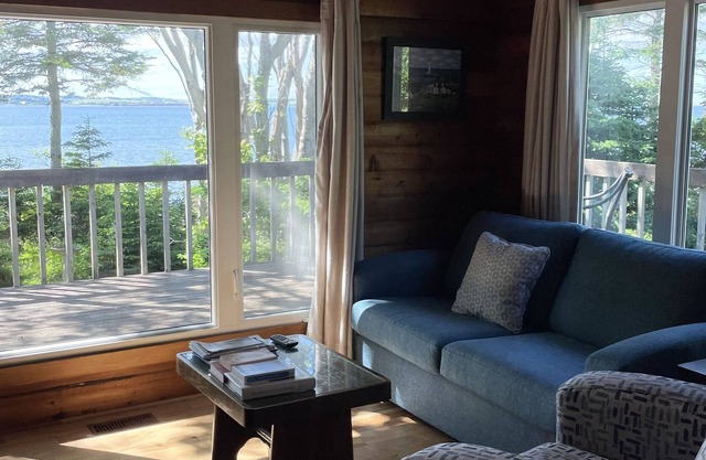 Private Ocean View Cabin Close To Cavendish Beach