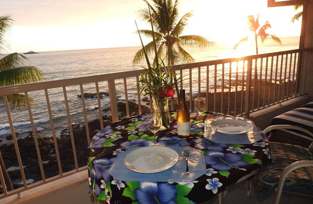 Private Oceanfront Top Floor Condo - Kona Reef D34