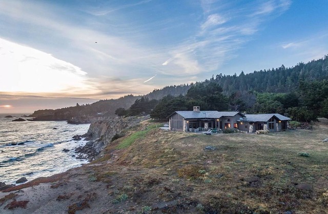Spektakuläre Aussicht auf das Meer von jedem Zimmer dieses Hauses in Timber Cove