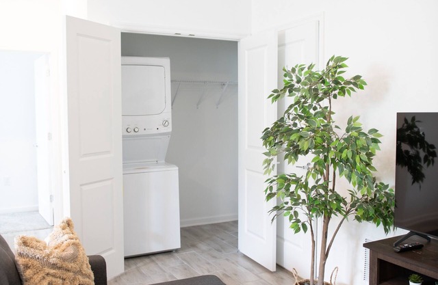 StayComfy-BartowSuite One Bedroom Apartment