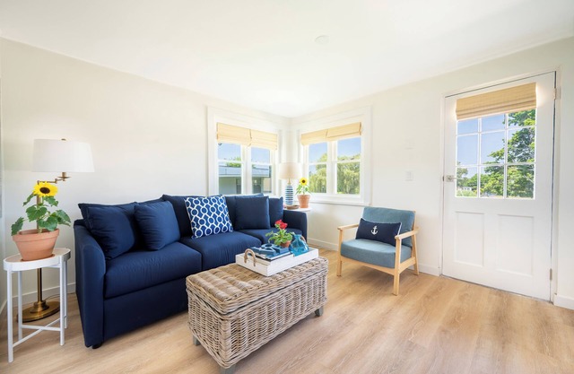 Private One-Bedroom Cottage