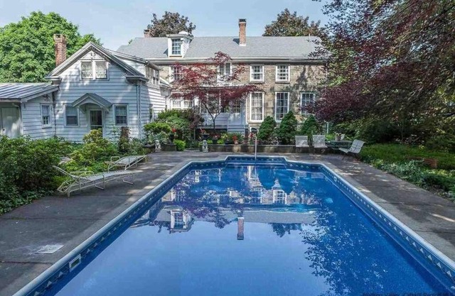 Privates Gästehaus mit 1 Schlafzimmer und Pool