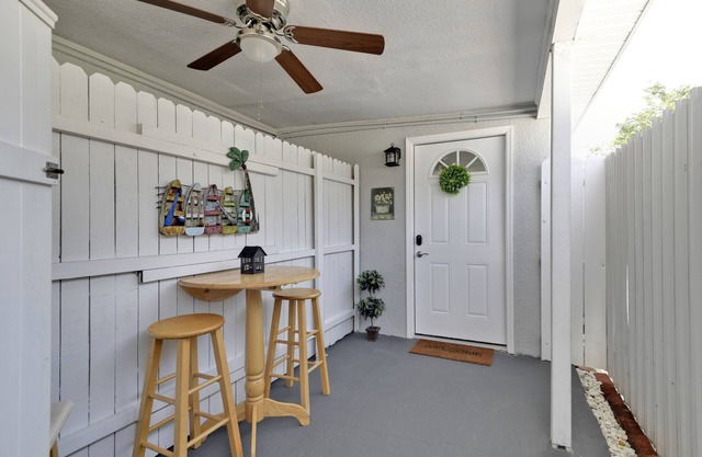 Private One Bedroom Suite - Walk to Raymond James Stadium