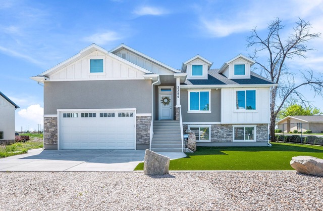 -Near Ski Resorts -Outdoor Hot Tub -Pool Table -Gas Fireplace above bath tub