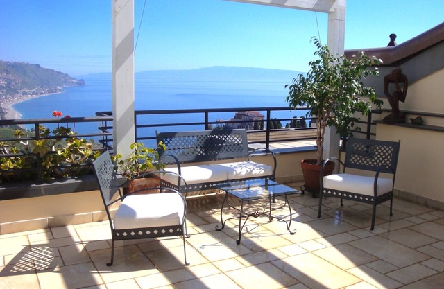Private Panoramic Terrace, Infinity Pool, Garden, Garage