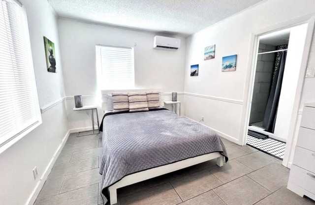 Private Parking + FREE Bikes! Cozy 1b/1b Apt