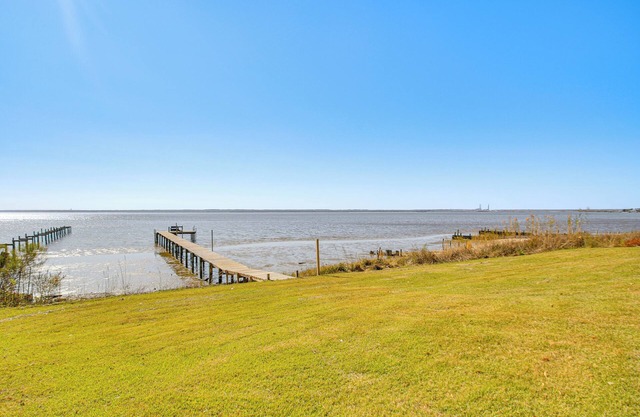Private Patio & Hot Tub: Bayside Home in Pace!
