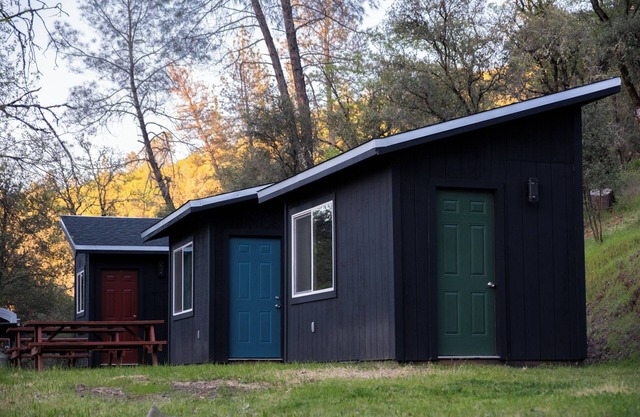 Private, peaceful cabin's on the Bear River. Pets welcome!